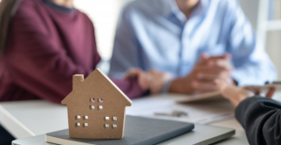 Peut-on garder son PTZ ou Prêt Action Logement lors d'un rachat de crédits ?