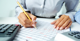 Pourquoi externaliser la gestion du poste client ?