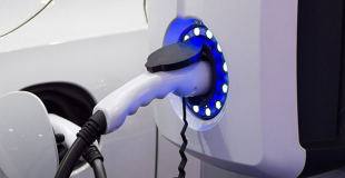 Le leasing d'une voiture électrique inclut-il la borne de recharge ?