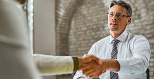 Réduire ses frais bancaires : que négocier avec son banquier ?